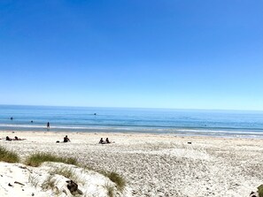 Beach nearby, sun-loungers, beach towels