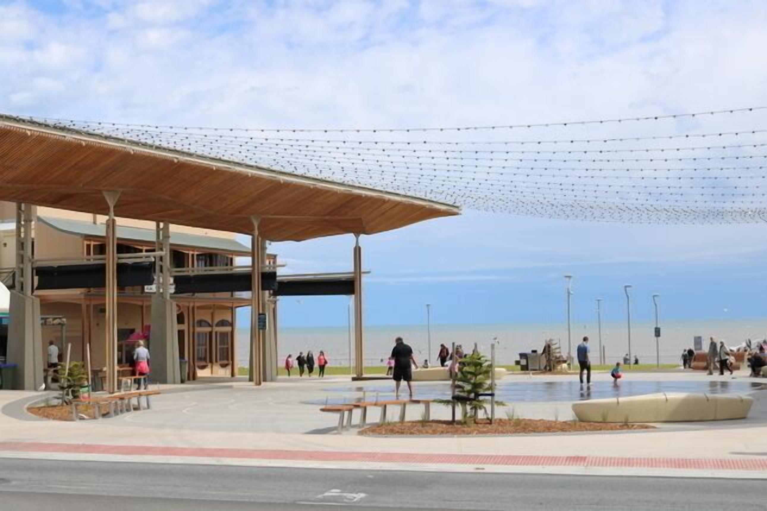 A Great Family Place in Henley Beach - Pets  ✅ opposite park stylish & comfy — image 24