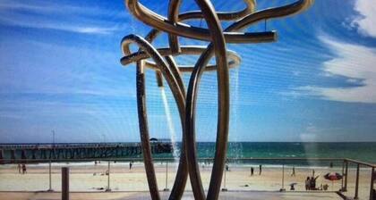 A Great Family Place in Henley Beach - Pets ✅ opposite park stylish & comfy