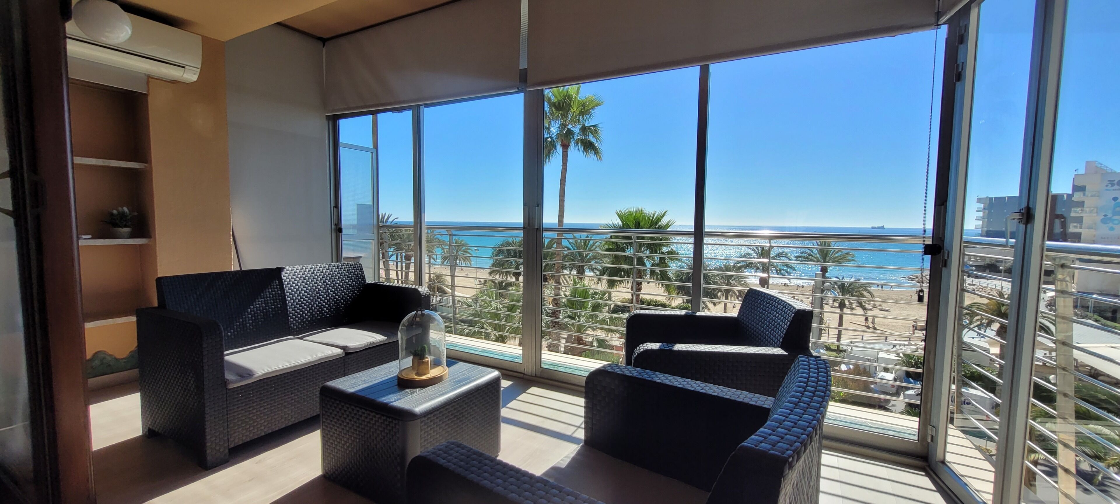 In front of Playa del Postiguet enjoy your vacation