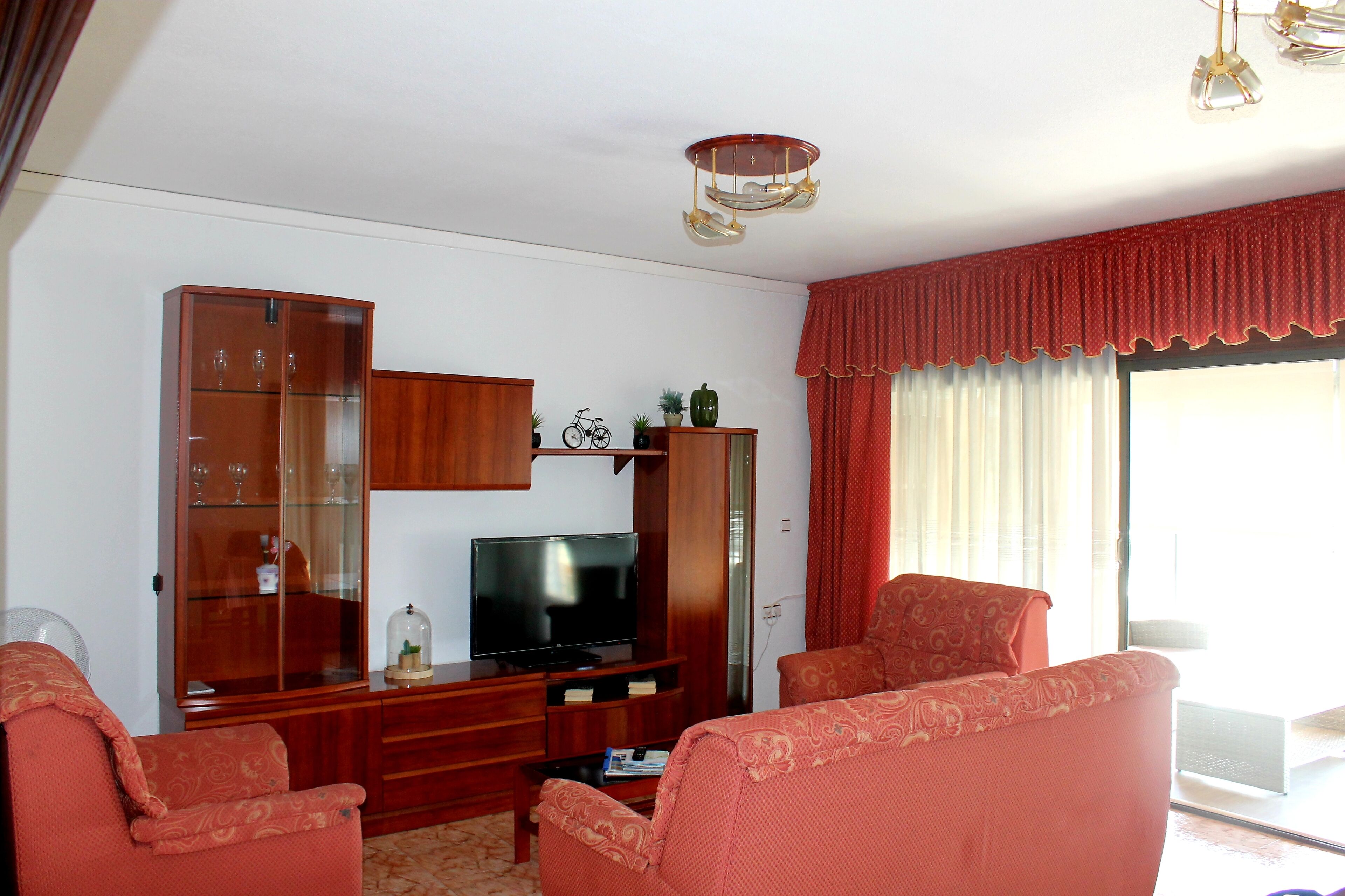 In front of Playa del Postiguet enjoy your vacation