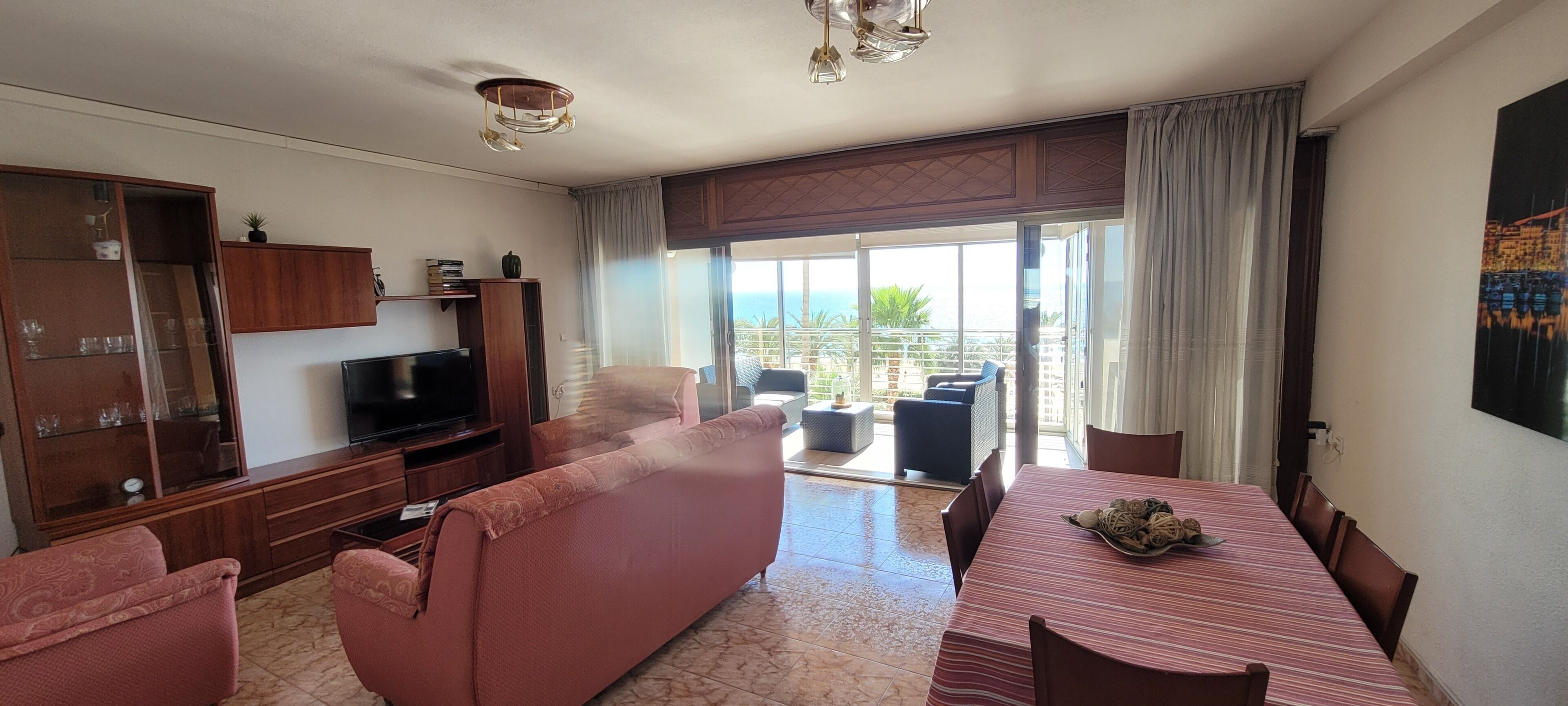 In front of Playa del Postiguet enjoy your vacation