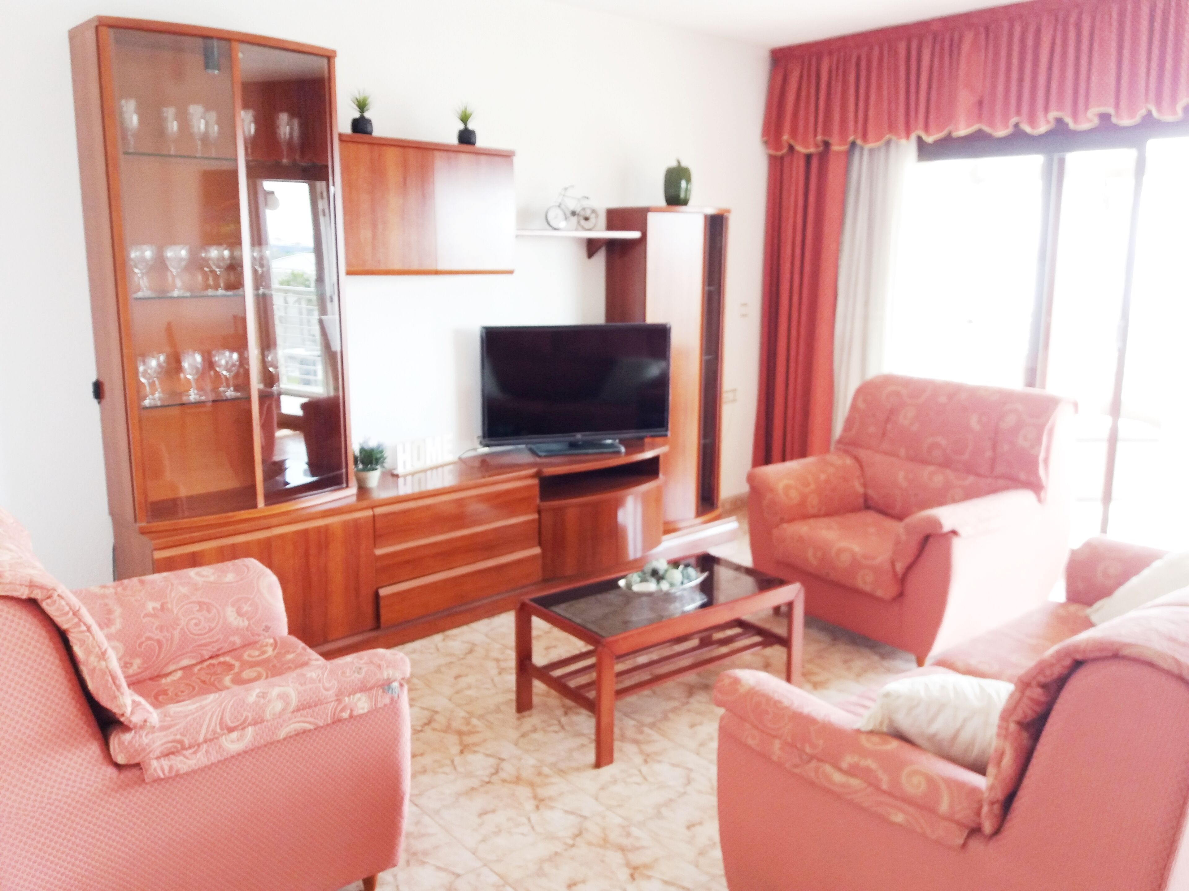 In front of Playa del Postiguet enjoy your vacation