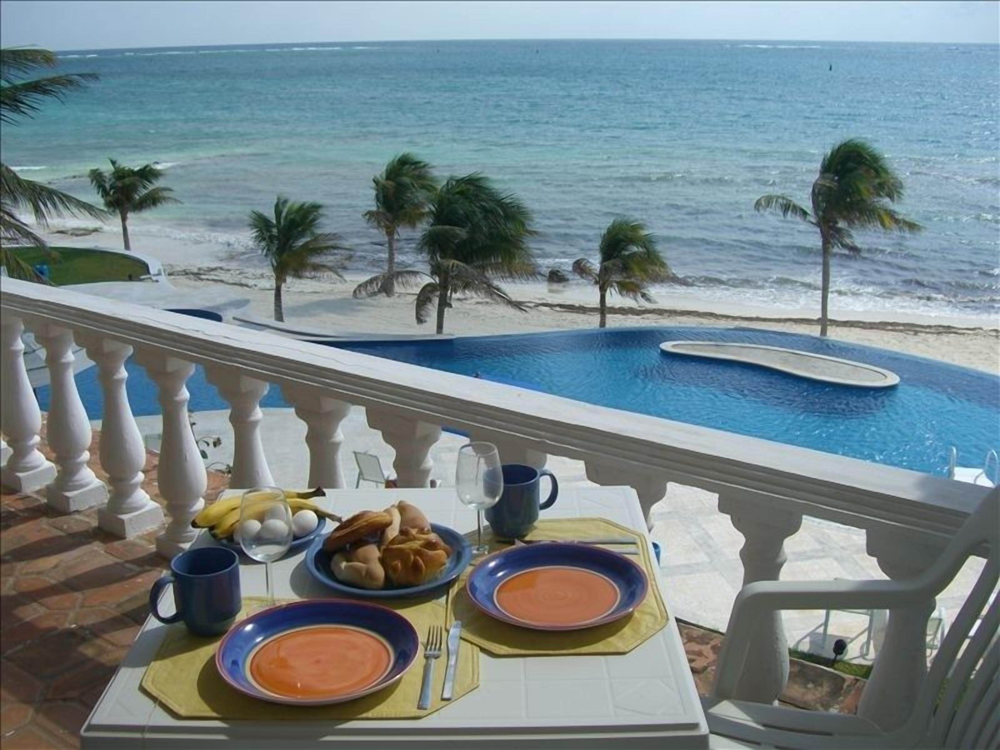 Caribbean Reef Villas Condo: #231  PRIVATE EN-SUITES !! 2 BED/2 BATH   SLEEPS 6