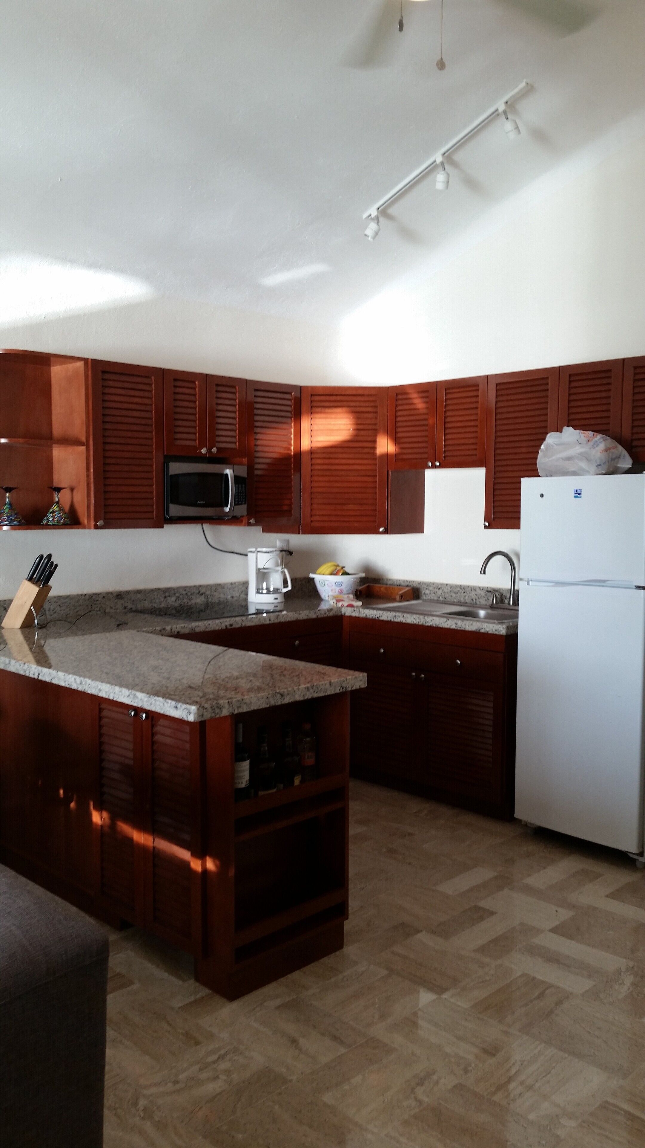 Caribbean Reef Villas Condo: #231  PRIVATE EN-SUITES !! 2 BED/2 BATH   SLEEPS 6
