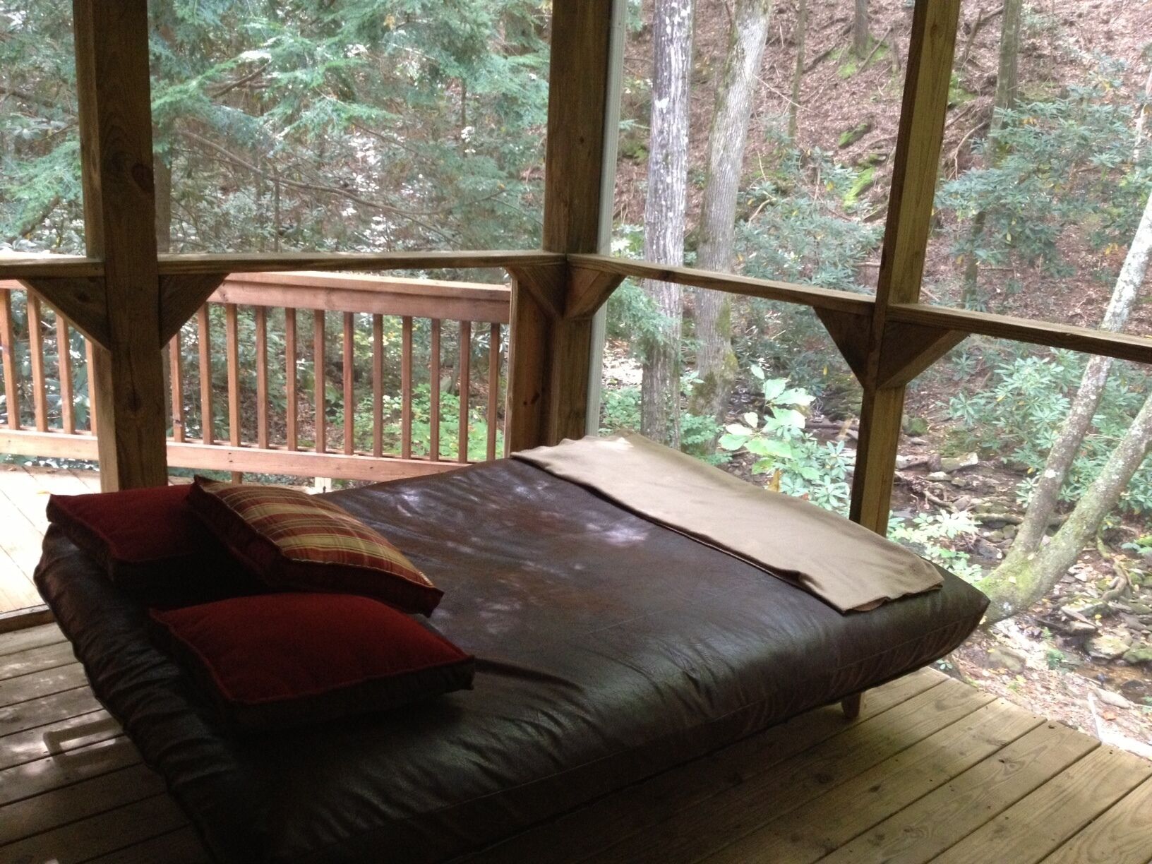 Relax in Seclusion at the 'Cozy Creekside Lodge' with Creekfront Sleeping Porch