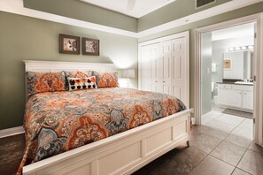 A bedroom with a large bed, a nightstand, a dresser, and a walk-in closet. - 1PM Early Check In! Beachfront! Walk to Pier Park!  Beach Chair Service included (Panama City Beach)