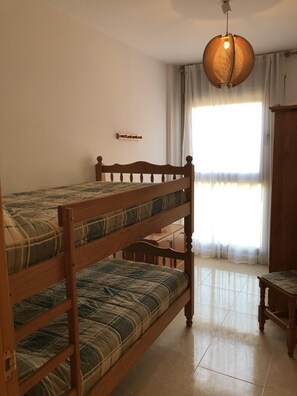 2 dormitorios, tabla de planchar con plancha, wifi y ropa de cama