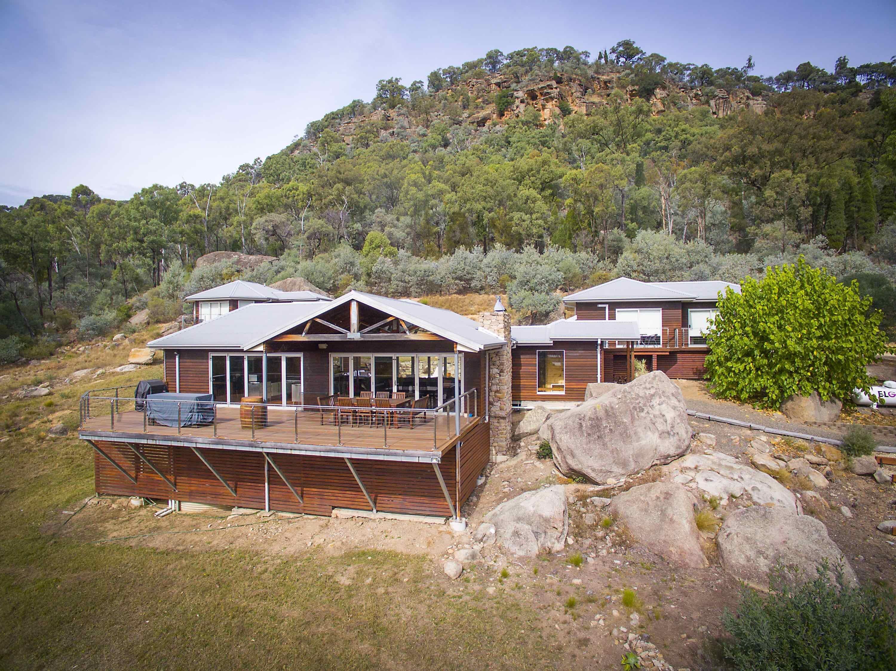 Milbrodale Lodge - Architecturally designed 4 bdrm mountainside house, great views and open fireplace