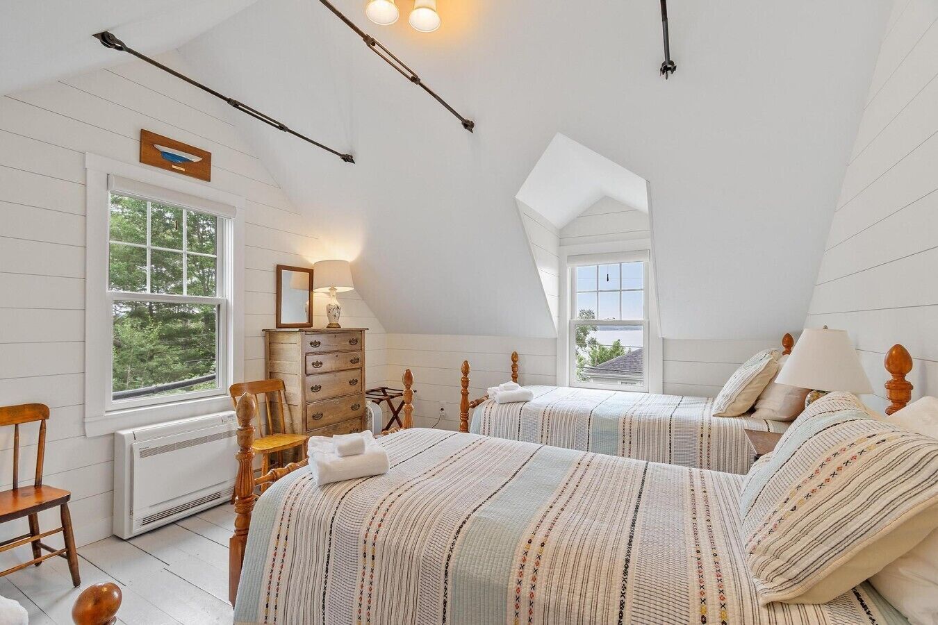 4 bedrooms, iron/ironing board, free WiFi