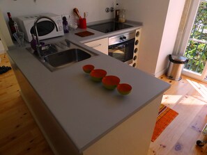 Frigorífic, microones, forn i placa de cuina
