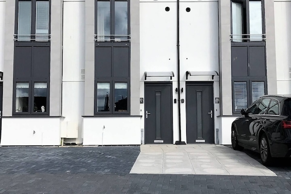 3-Storey townhouse, central Newquay. Off-road parking for two vehicles