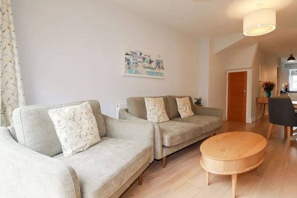 Living room - 1x 4 seater sofa, 1 x 1.5 seater sofa. Smart TV, Sonos speaker