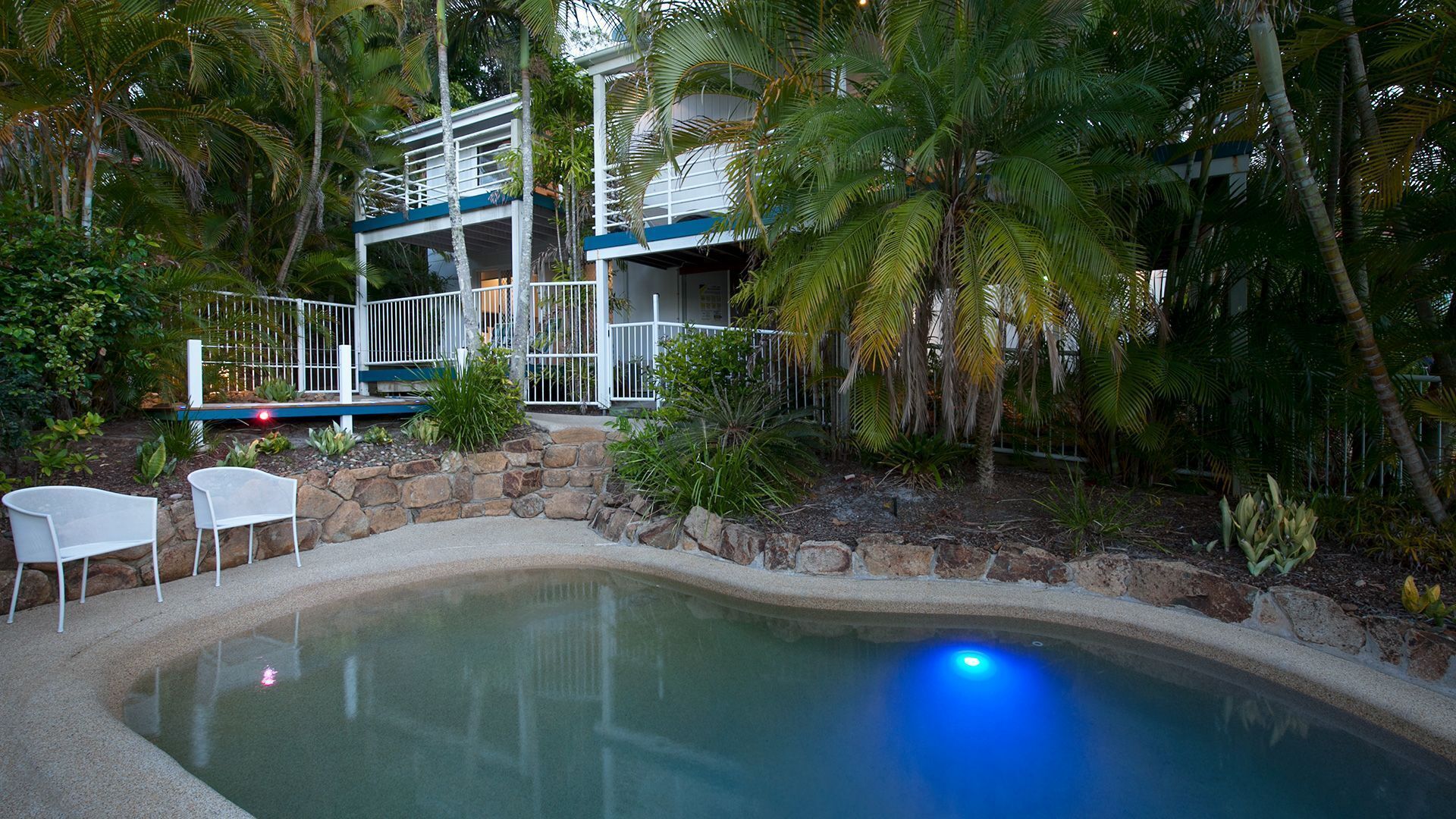 Utopia Beach House - Walk to Restaurants & Cafes