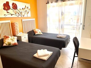 3 chambres, bureau, fer et planche à repasser, Wi-Fi gratuit
