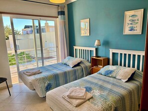 3 bedrooms, desk, iron/ironing board, free WiFi