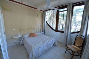 5 bedrooms, iron/ironing board, travel cot, free WiFi