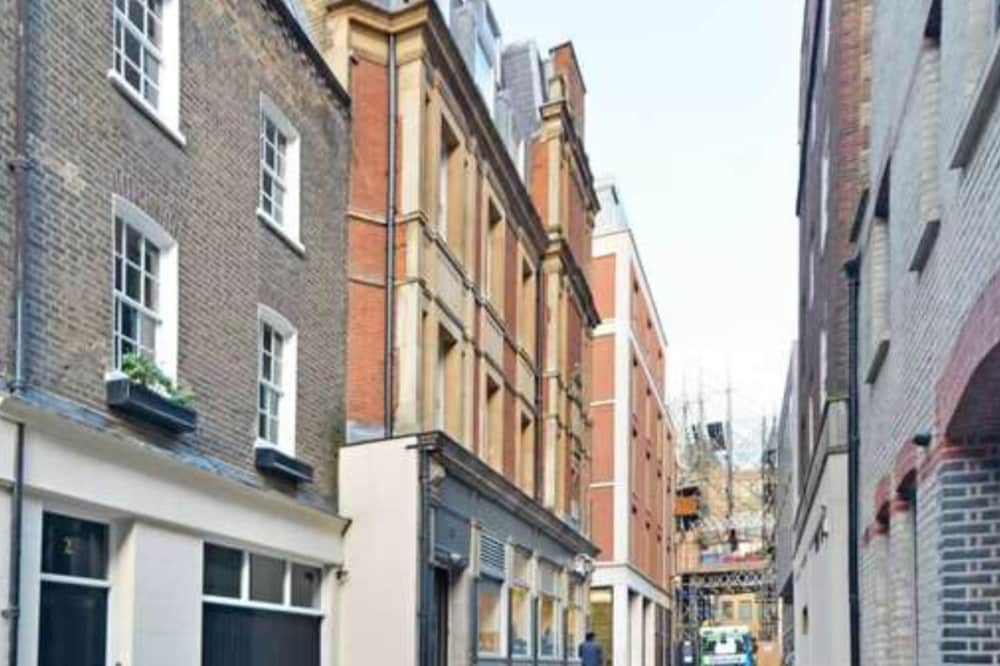 Exclusive Townhouse in Central London!
