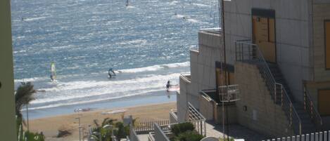 Beach nearby, sun-loungers, beach towels