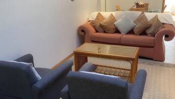 Smart-tv, een dvd-speler, tafelvoetbal en een tafeltennistafel