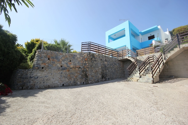 Front of Villa with plenty of parking for up to 3 cars