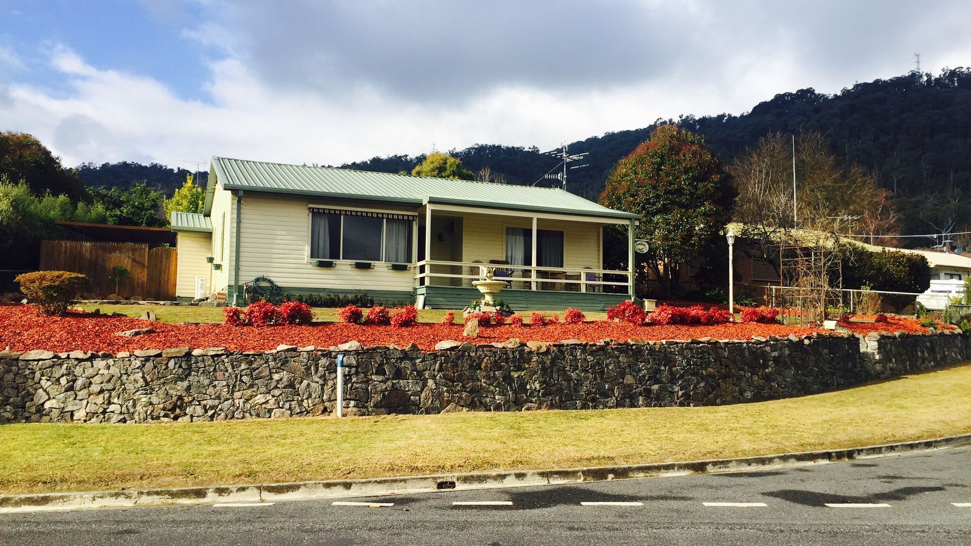 Candlewick Cottage - Quiet Country Getaway