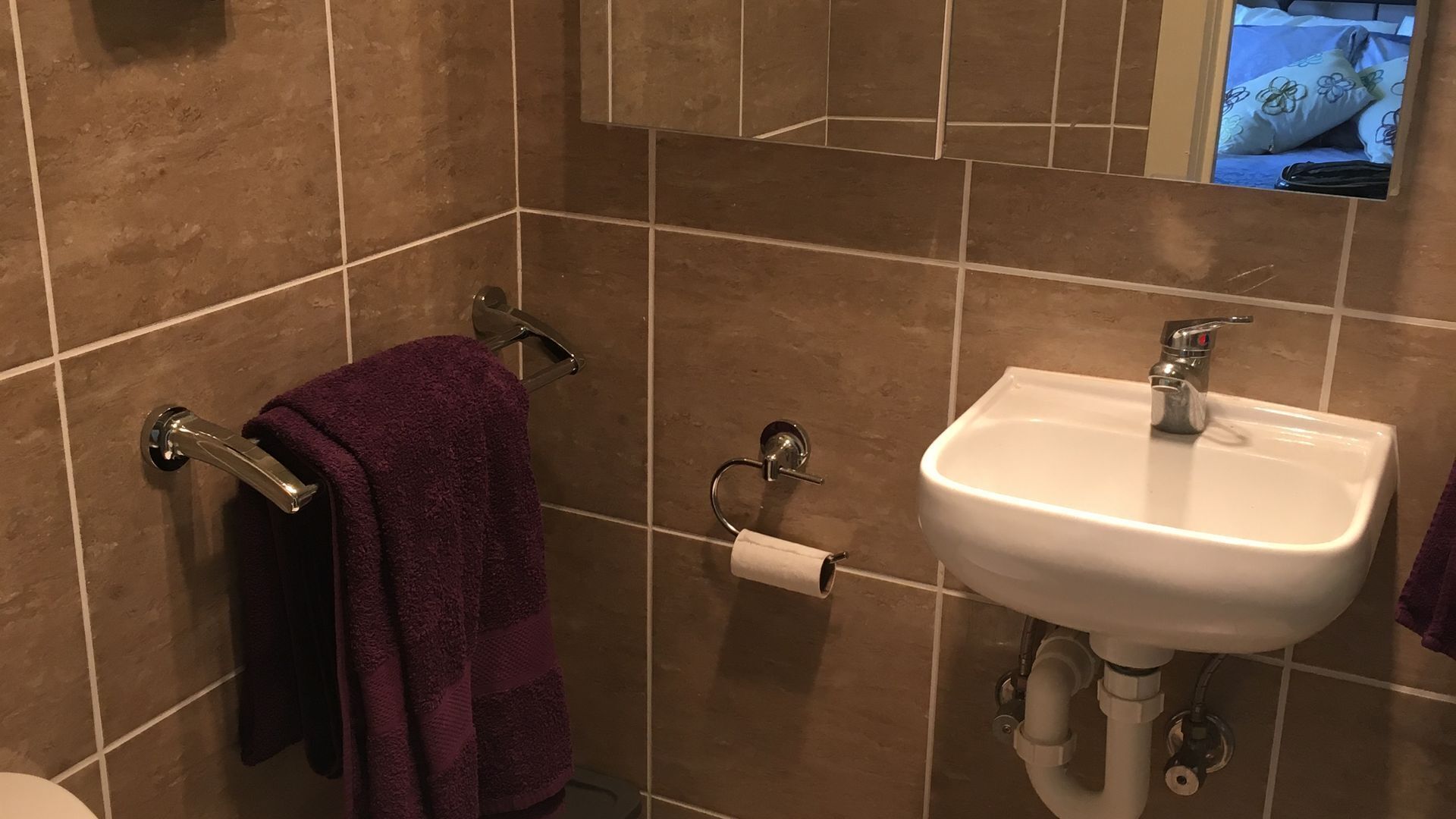 Candlewick Cottage - Quiet Country Getaway