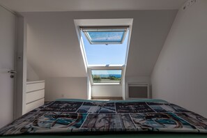 3 bedrooms, travel cot, free WiFi, bed sheets