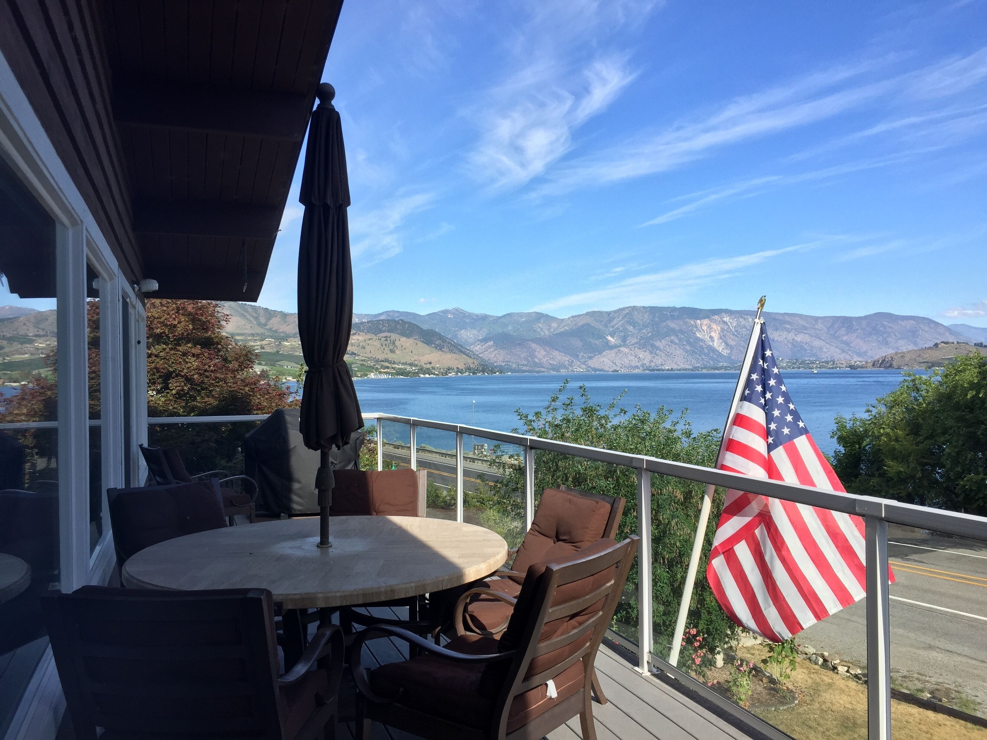 Outstanding views w/ convenient access to Lake Chelan