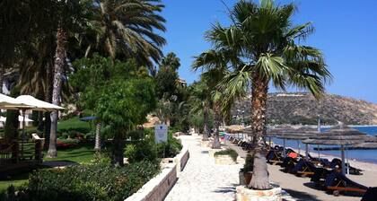 WIFI gratuit Appartement de luxe 2 chambres en face de St Raphael Marina 2 minutes de la plage