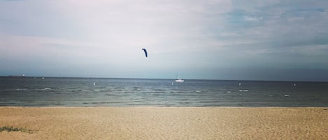 靠近海滩、沙滩毛巾