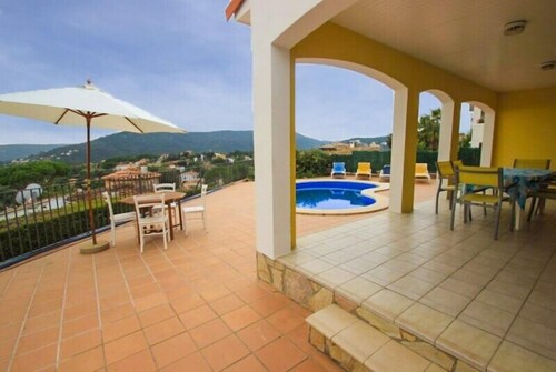 Club Villamar - Cosy villa with views over the sea and mountains, internet for free, garage for y...