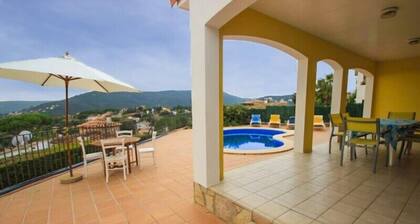Club Villamar - Cosy villa with views over the sea and mountains, internet for free, garage for y...