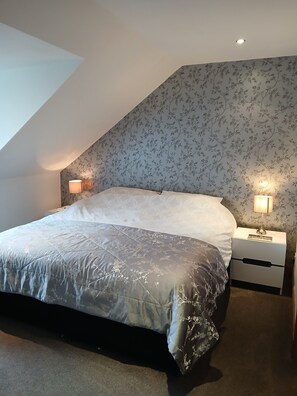 3 chambres, fer et planche à repasser, lit parapluie, Wi-Fi gratuit
