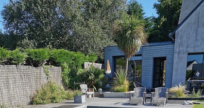 House with shared pool 3.5 km from the beach