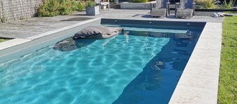 House with shared pool 3.5 km from the beach