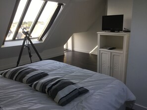 3 slaapkamers, een strijkplank/strijkijzer, reisbedje, gratis wifi