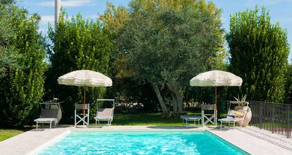 "Casale Giacinta" ancient cottage between sea and mountains with swimming pool