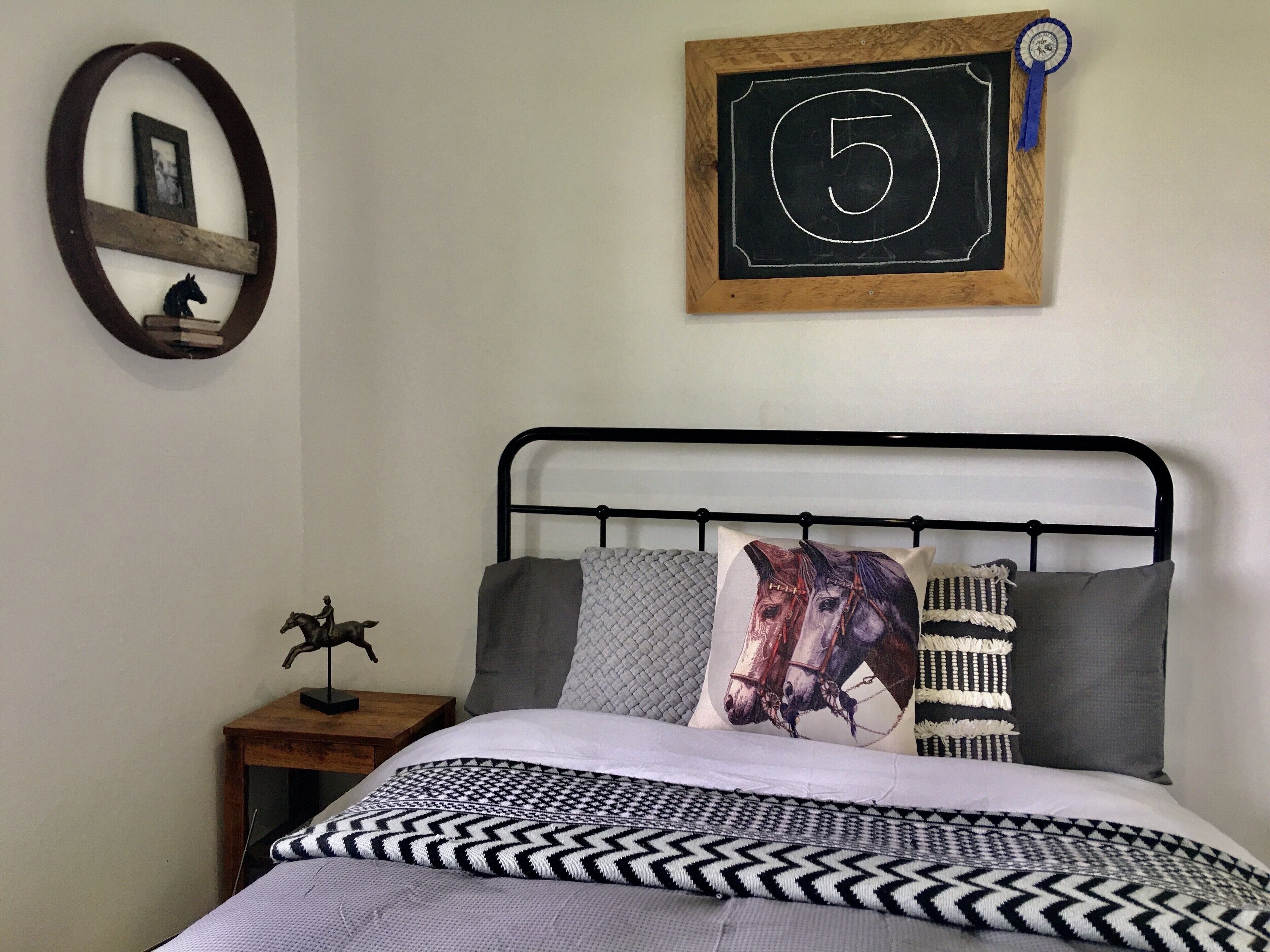 Family fun, entire farm wonderful views. 2hrs from Syd, wifi<br>