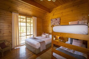 3 bedrooms, iron/ironing board, bed sheets