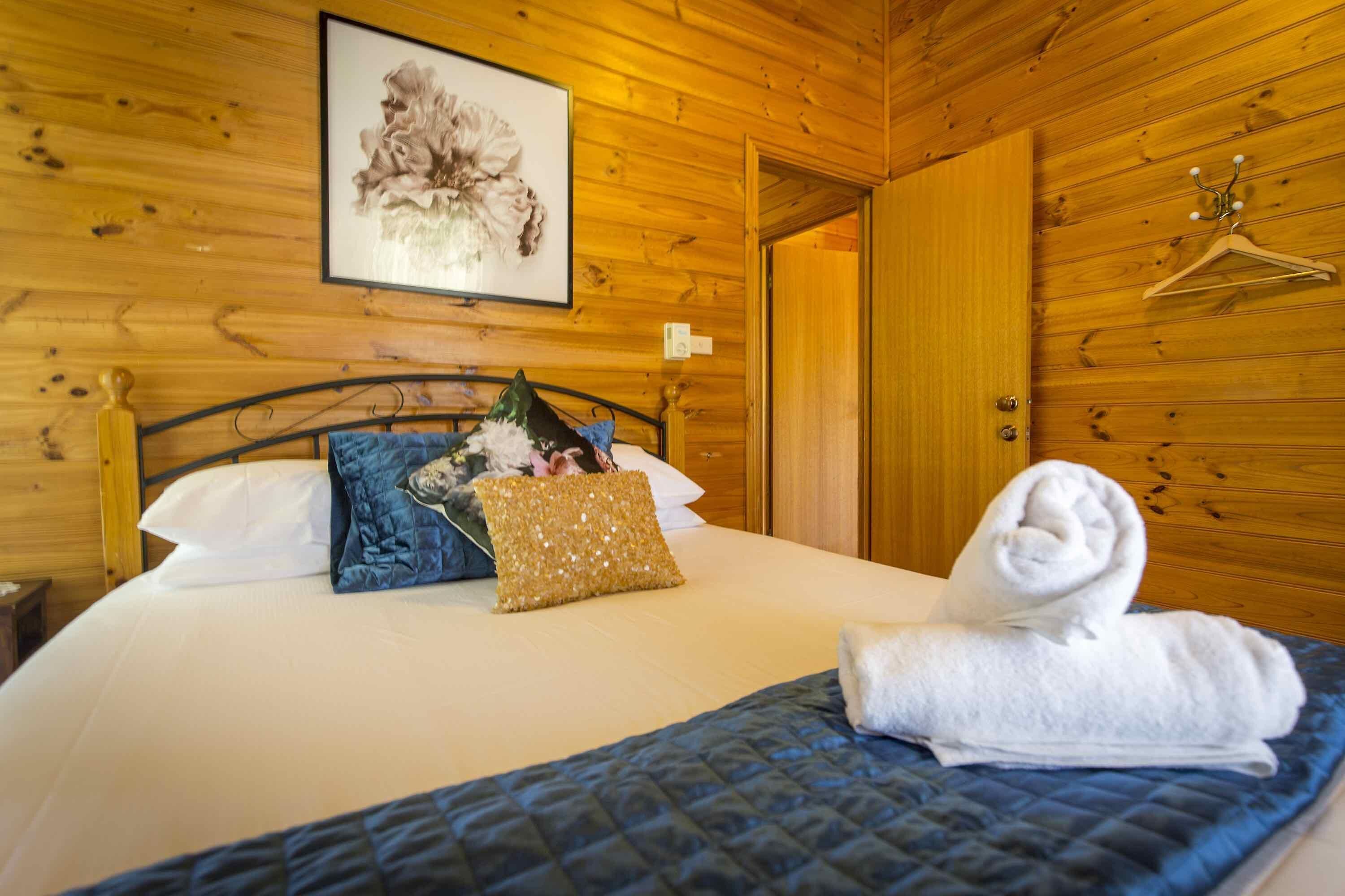 Silky Oak Cottage - Delightful 3 bedroom country cottage on Hermitage Road — image 8