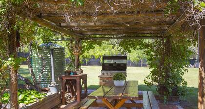 Silky Oak Cottage - Delightful 3 bedroom country cottage on Hermitage Road