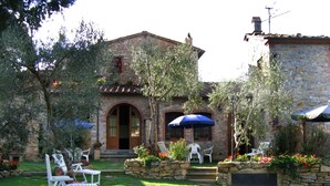 A stone building with a patio area, outdoor seating, and a garden. - Francesca 3 Extra Suite pool and whirlpool (Camaiore)