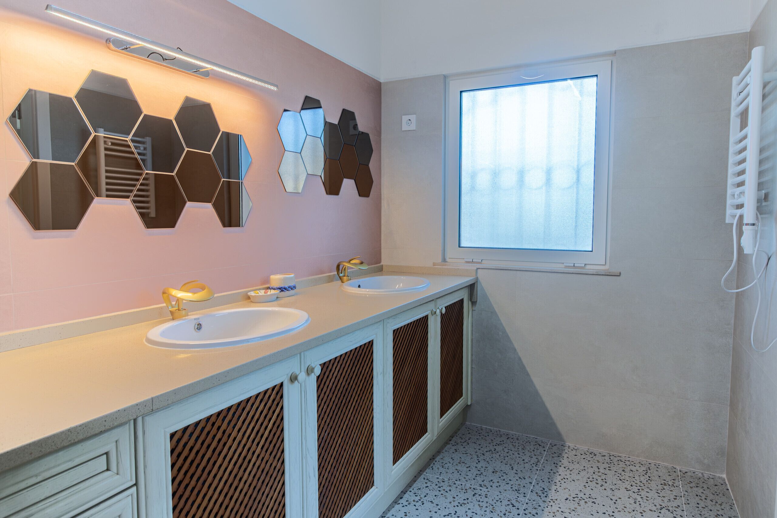 Vasca, asciugacapelli, asciugamani