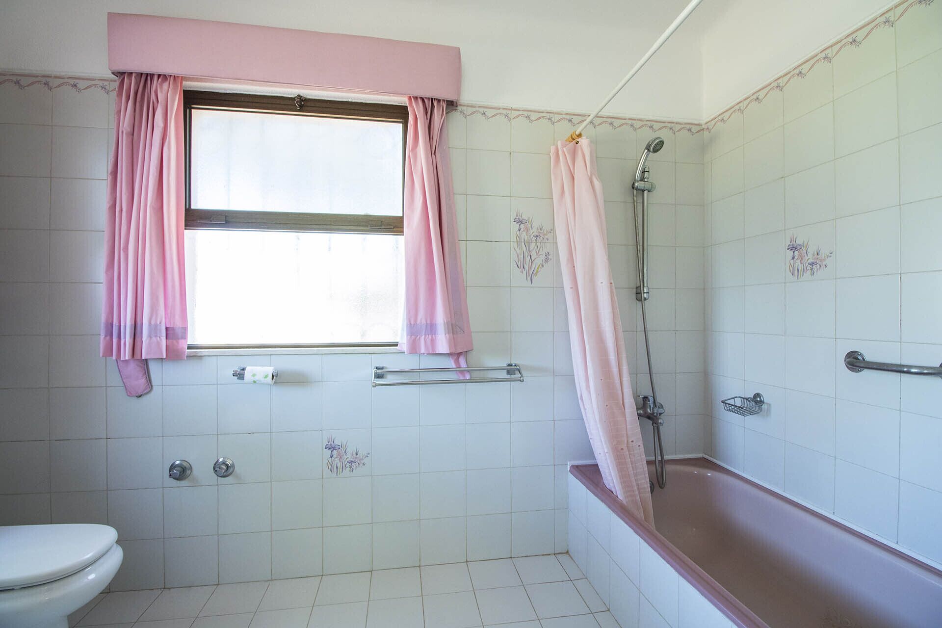 Badekar, hårføner og håndklær