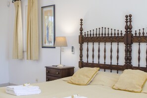 4 bedrooms, iron/ironing board, free WiFi, bed sheets