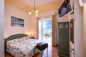 2 bedrooms, in-room safe, desk, iron/ironing board - FLATIRON APP 2 - CHARMING APARTMENT WITH STUNNING SEA VIEW -Sosòre Holiday Homes (Praiano)