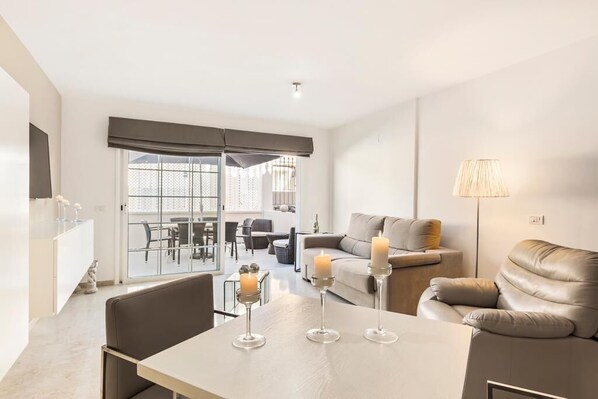 Smart TV, books - residential apartment in the Paraiso del Palm-mar (Palm-Mar)