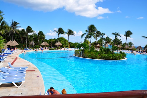 VILLA EVA LUXURY AKUMAL IN THE BAHIA PRINCIPE RESIDENCIAL GOLF AKUMAL