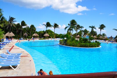 VILLA EVA LUXURY AKUMAL IN THE BAHIA PRINCIPE RESIDENCIAL GOLF AKUMAL